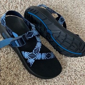 Size 7 blue one strap Chacos